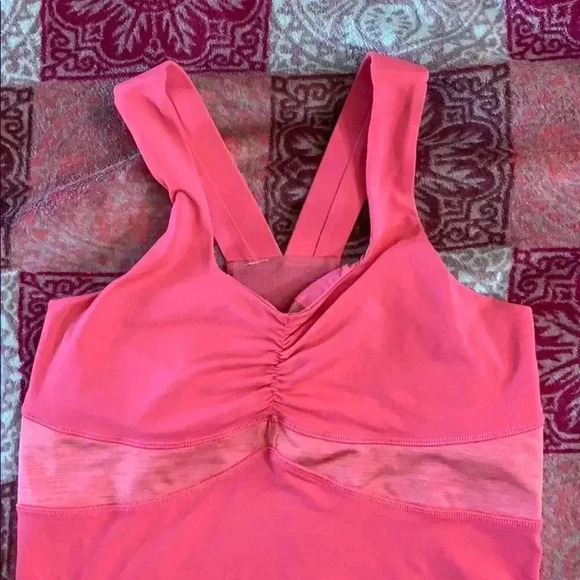 Lululemon gathered front tank top - Picture 2 of 5